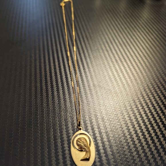 Virgin Mary Gold tone Necklace - Picture 3 of 4